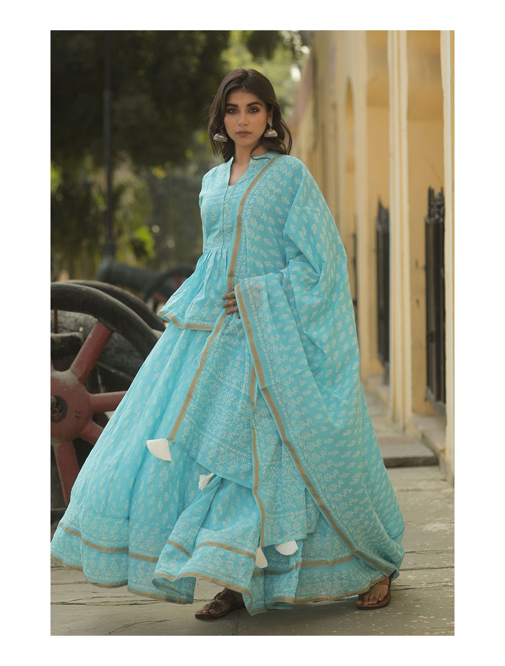 Buy Get Glamorous in Our Velvet Lehenga Set Long Top & Dupatta Included  Indian Sabyasachi Lehenga Inspired Two Chic Color Choices Online in India -  Etsy
